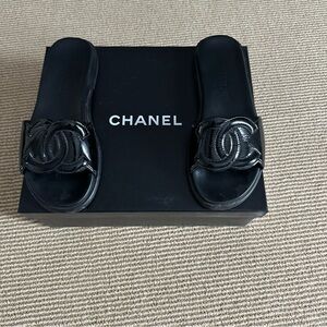 Authentic Chanel Glossy patent leather Black Slide Sandals